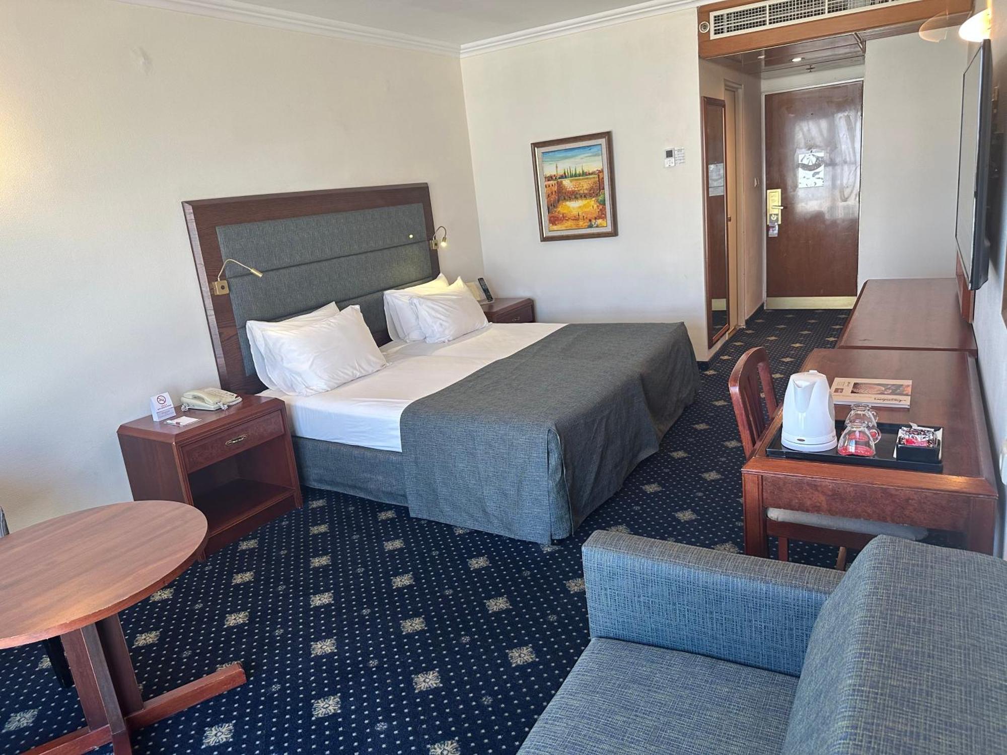 Ramada Jerusalem Hotel Zewnętrze zdjęcie